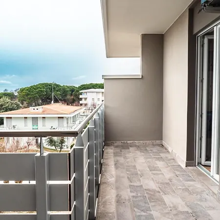 Diana Est ביביונה