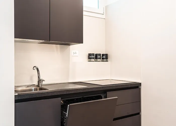 Diana Est ביביונה